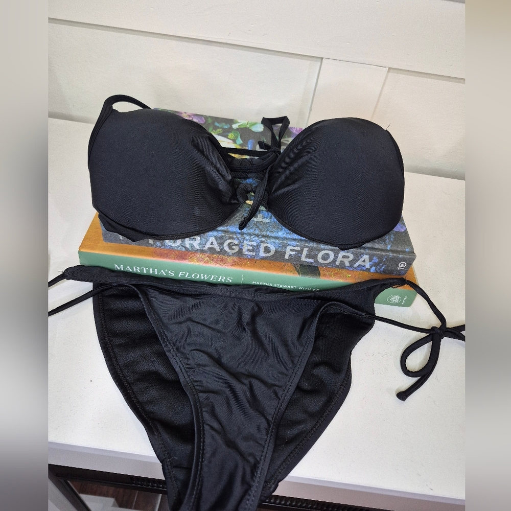 Black Bikini Top And Bottom